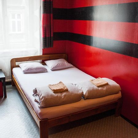 Smocza Jama Hostel Krasków Dış mekan fotoğraf