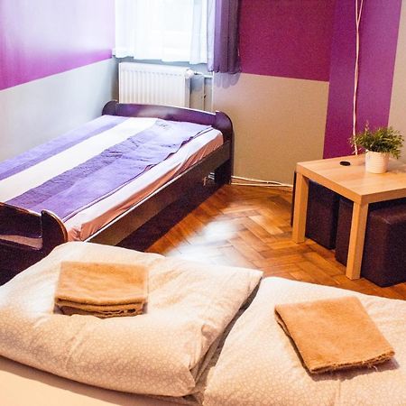 Smocza Jama Hostel Krasków Dış mekan fotoğraf