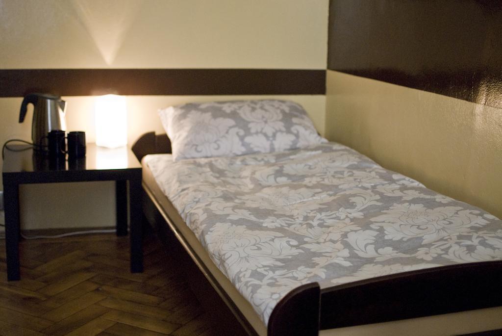Smocza Jama Hostel Krasków Oda fotoğraf