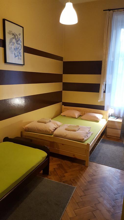 Smocza Jama Hostel Krasków Dış mekan fotoğraf