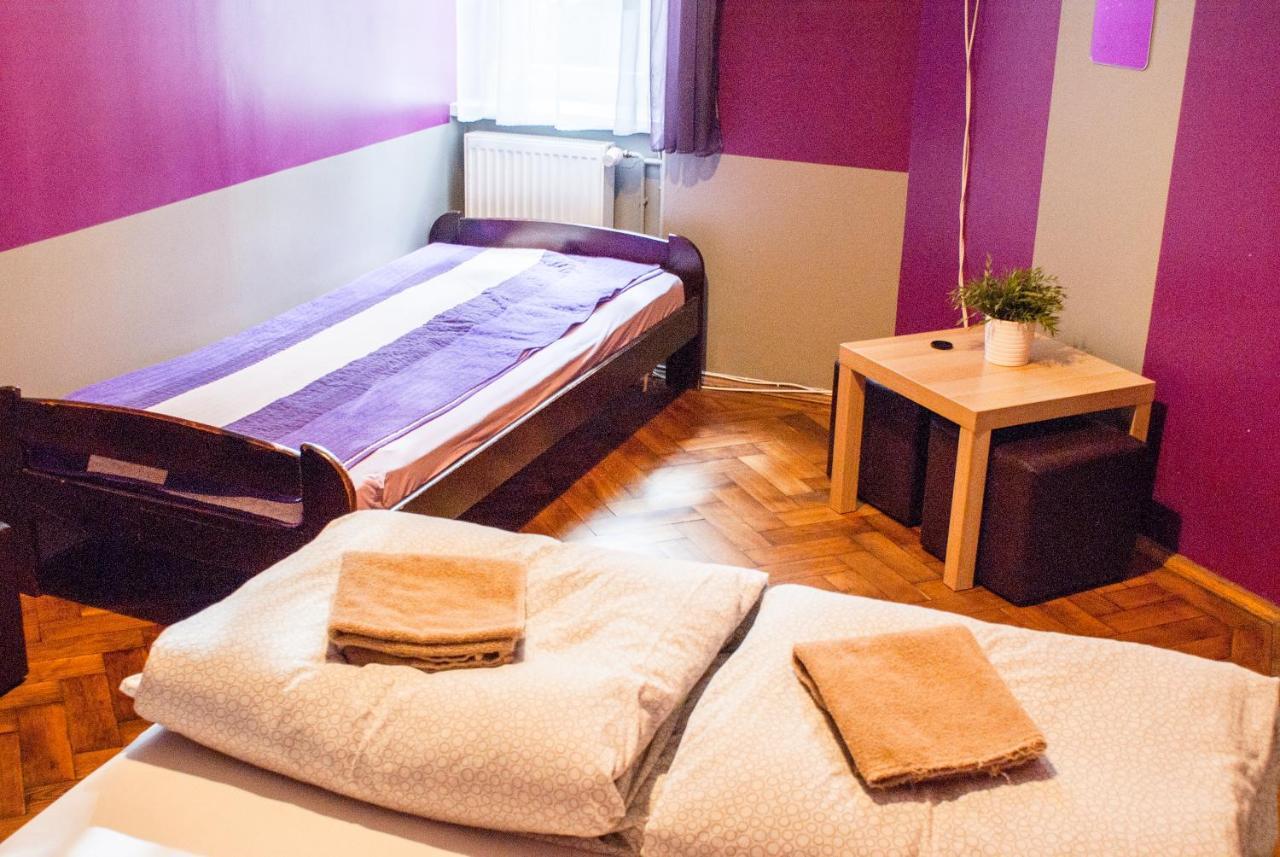 Smocza Jama Hostel Krasków Dış mekan fotoğraf