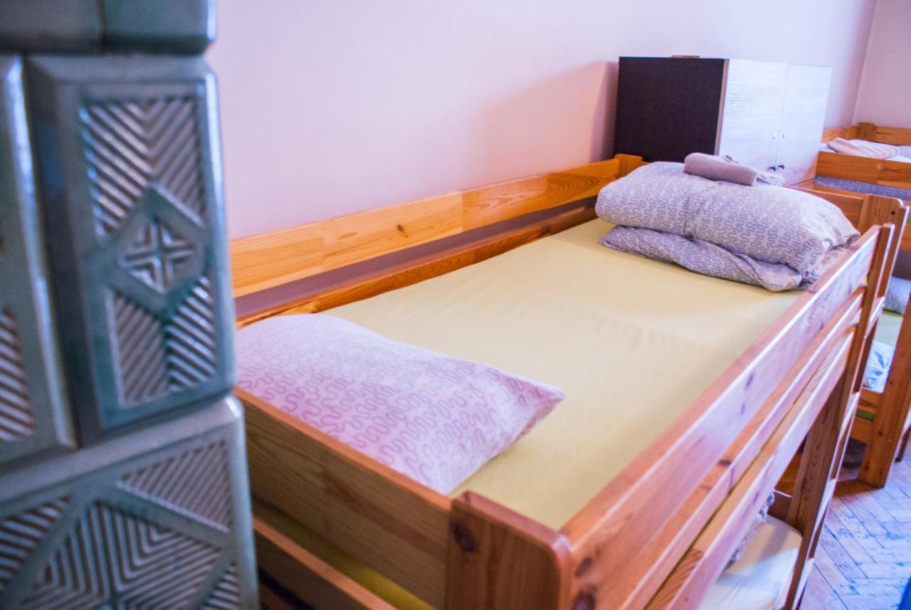 Smocza Jama Hostel Krasków Dış mekan fotoğraf