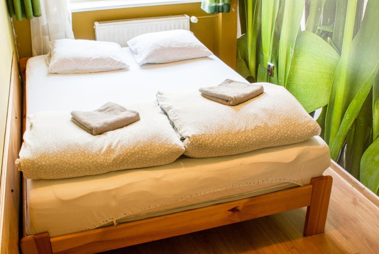 Smocza Jama Hostel Krasków Dış mekan fotoğraf