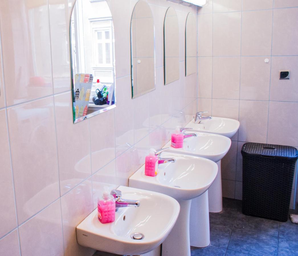 Smocza Jama Hostel Krasków Dış mekan fotoğraf
